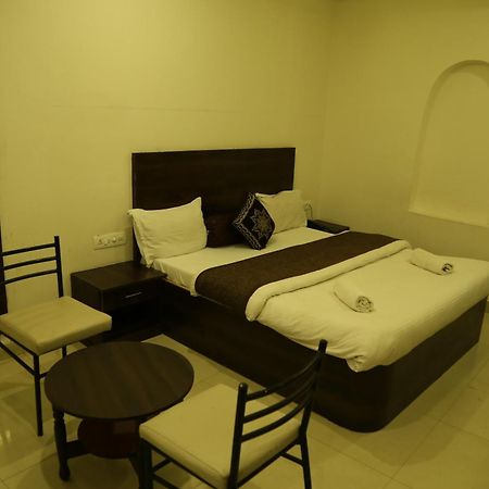 Hotel Krishna Palace อุเดเปอร์ ภายนอก รูปภาพ