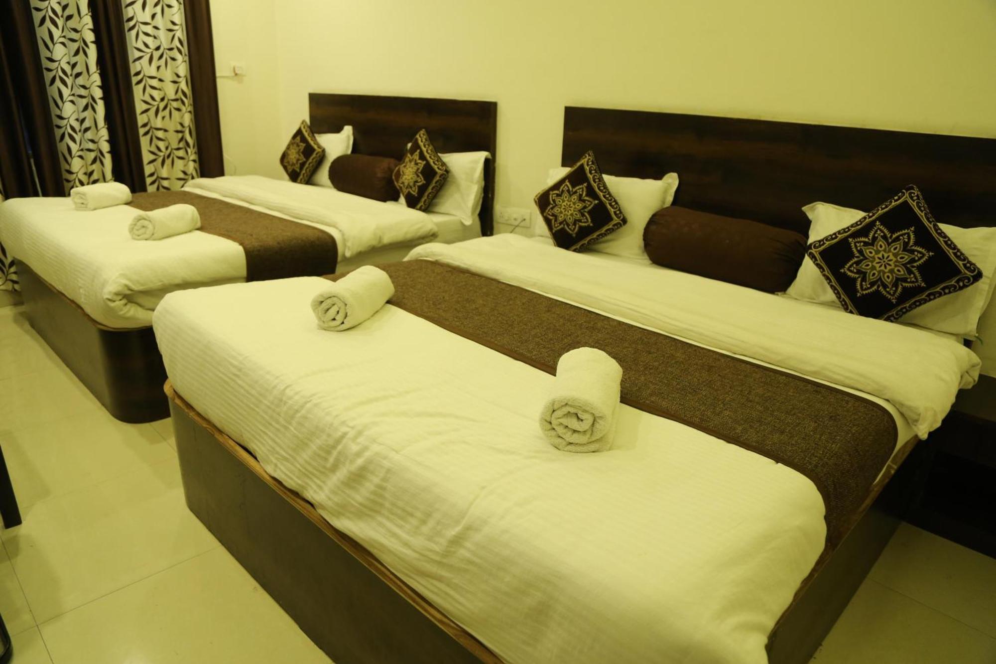 Hotel Krishna Palace อุเดเปอร์ ภายนอก รูปภาพ