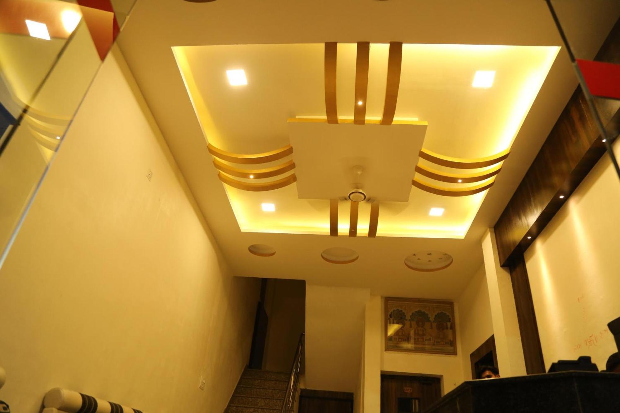 Hotel Krishna Palace อุเดเปอร์ ภายนอก รูปภาพ
