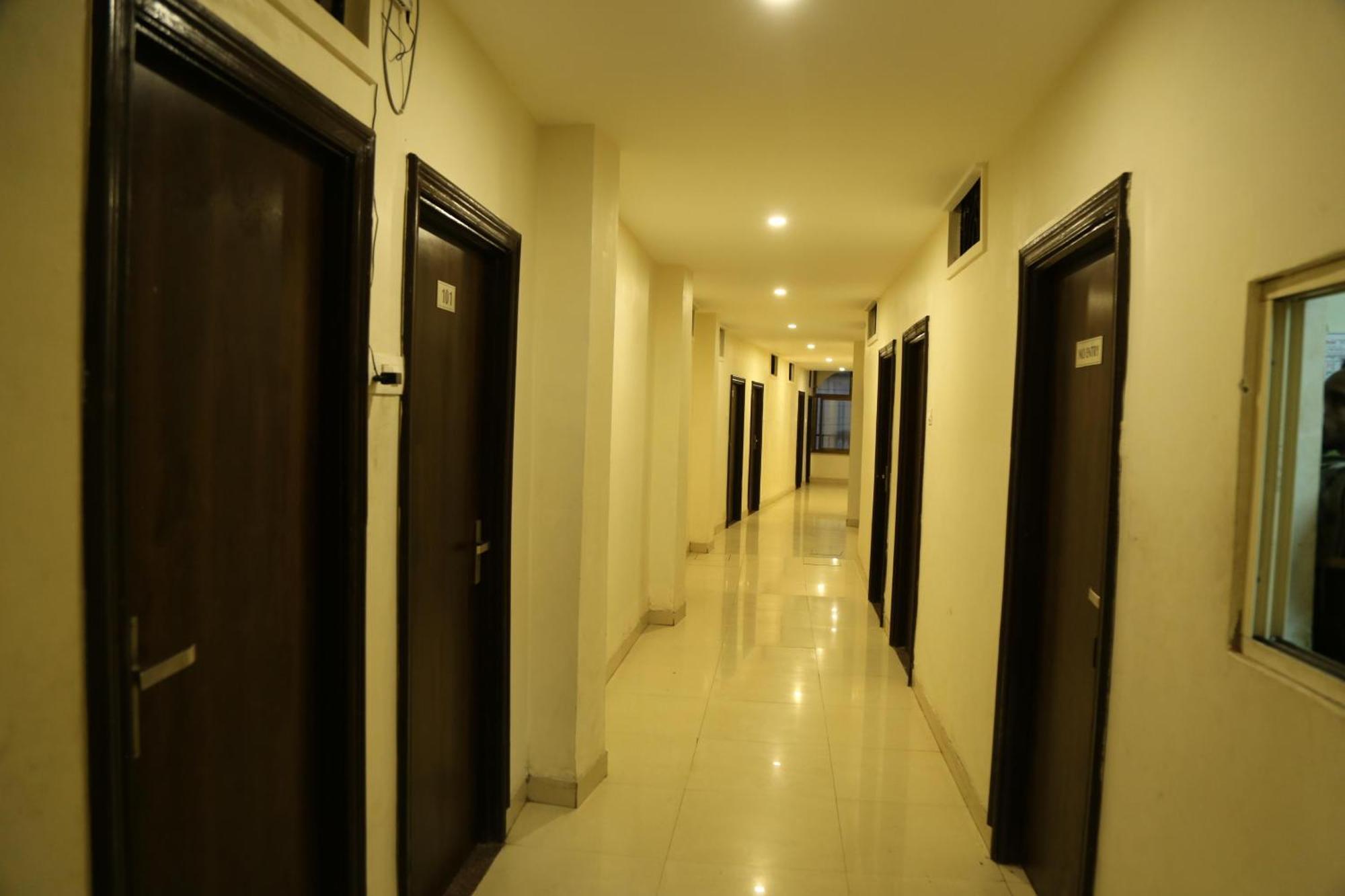 Hotel Krishna Palace อุเดเปอร์ ภายนอก รูปภาพ