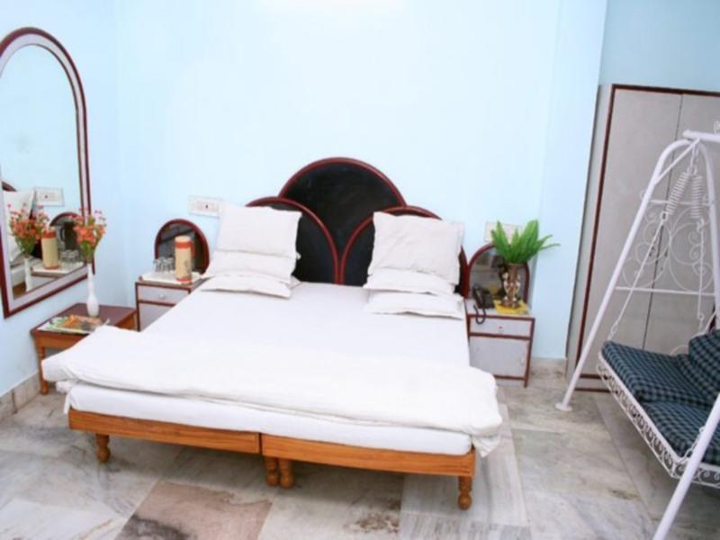 Hotel Krishna Palace อุเดเปอร์ ภายนอก รูปภาพ