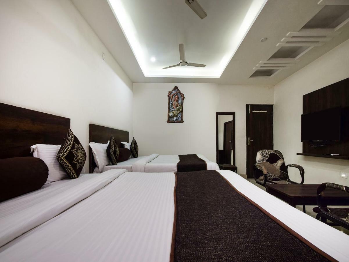 Hotel Krishna Palace อุเดเปอร์ ภายนอก รูปภาพ