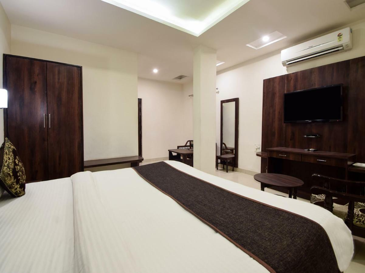 Hotel Krishna Palace อุเดเปอร์ ภายนอก รูปภาพ