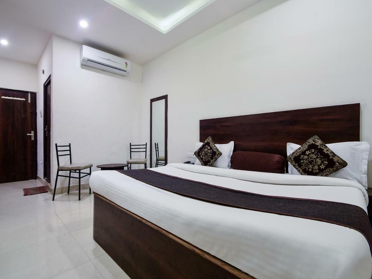 Hotel Krishna Palace อุเดเปอร์ ภายนอก รูปภาพ