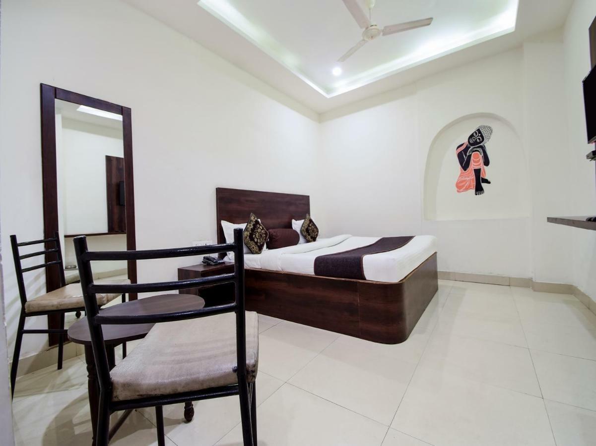 Hotel Krishna Palace อุเดเปอร์ ภายนอก รูปภาพ