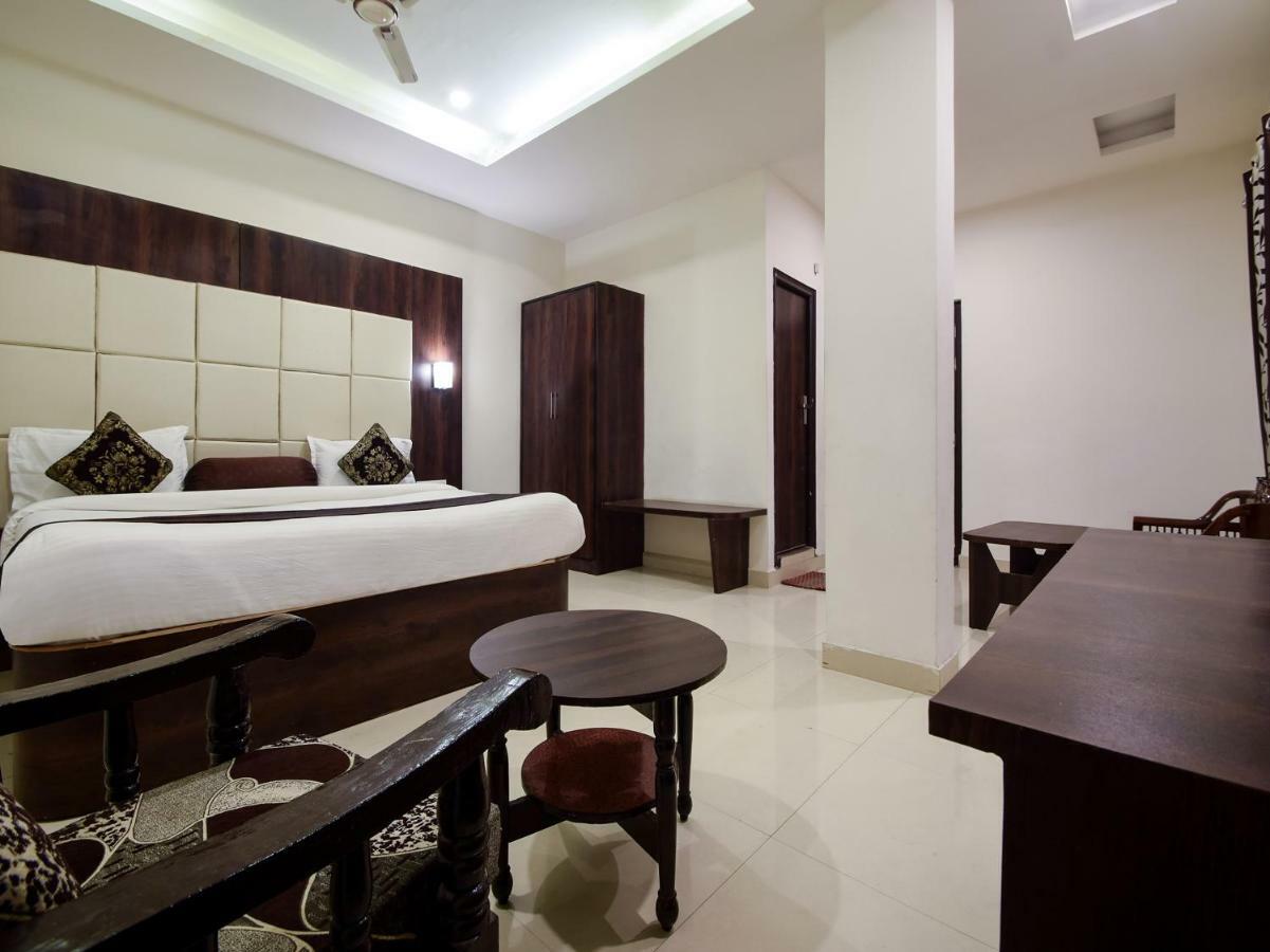 Hotel Krishna Palace อุเดเปอร์ ภายนอก รูปภาพ
