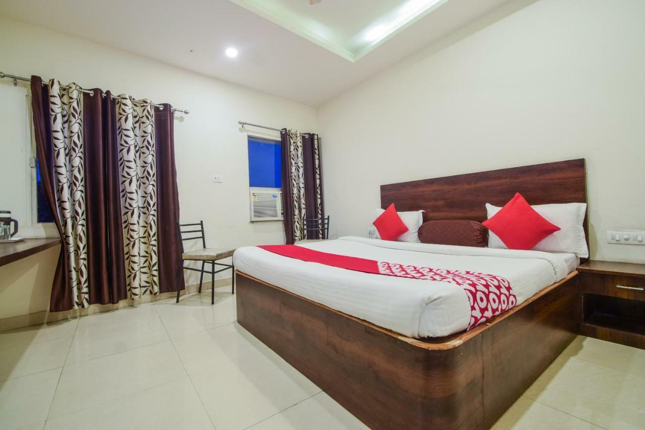 Hotel Krishna Palace อุเดเปอร์ ภายนอก รูปภาพ