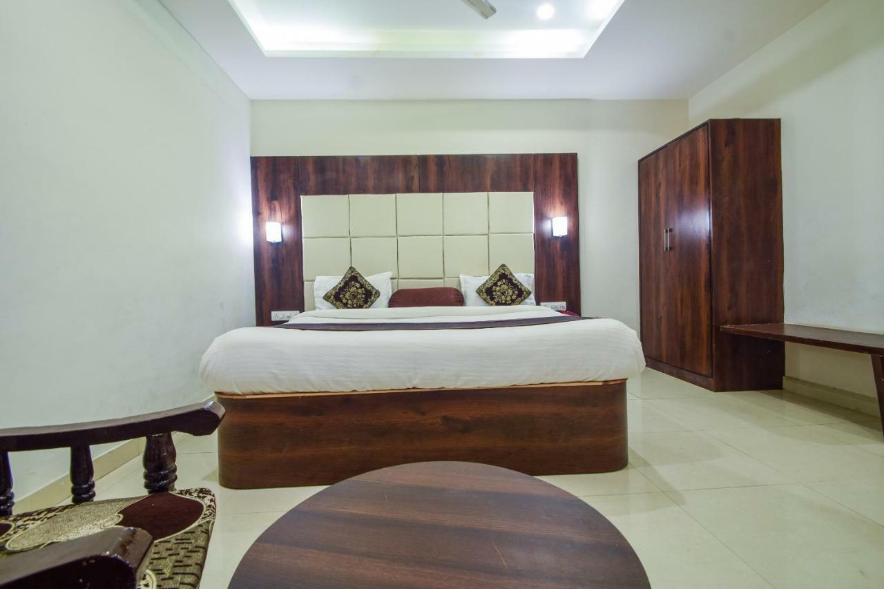 Hotel Krishna Palace อุเดเปอร์ ภายนอก รูปภาพ