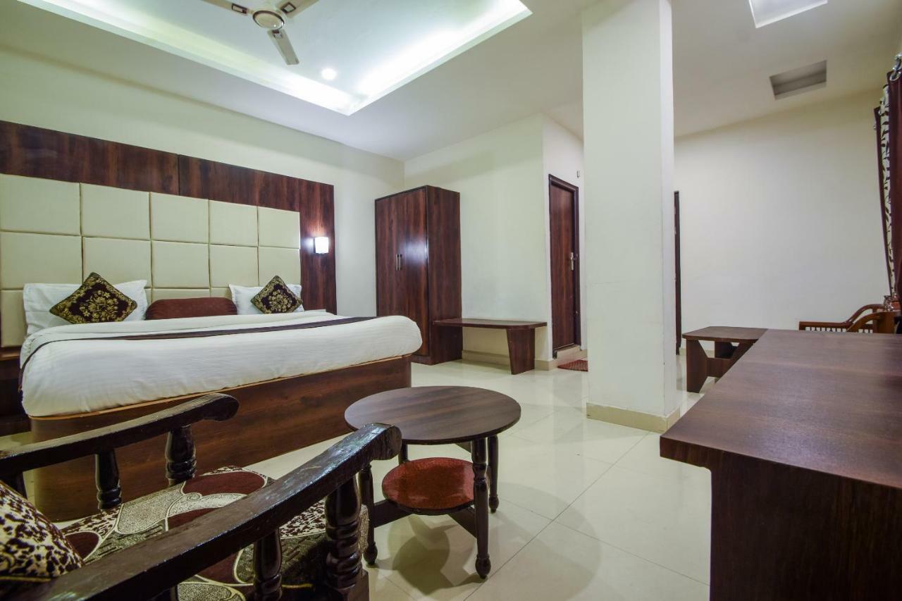 Hotel Krishna Palace อุเดเปอร์ ภายนอก รูปภาพ