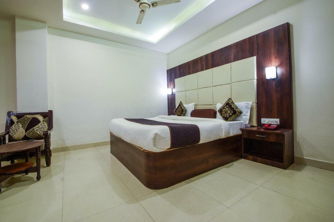 Hotel Krishna Palace อุเดเปอร์ ภายนอก รูปภาพ